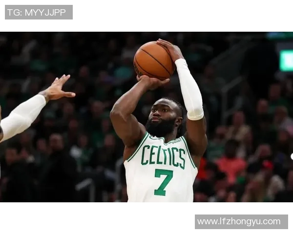 杰伦-布朗连续9场30+，追平伯德队史纪录